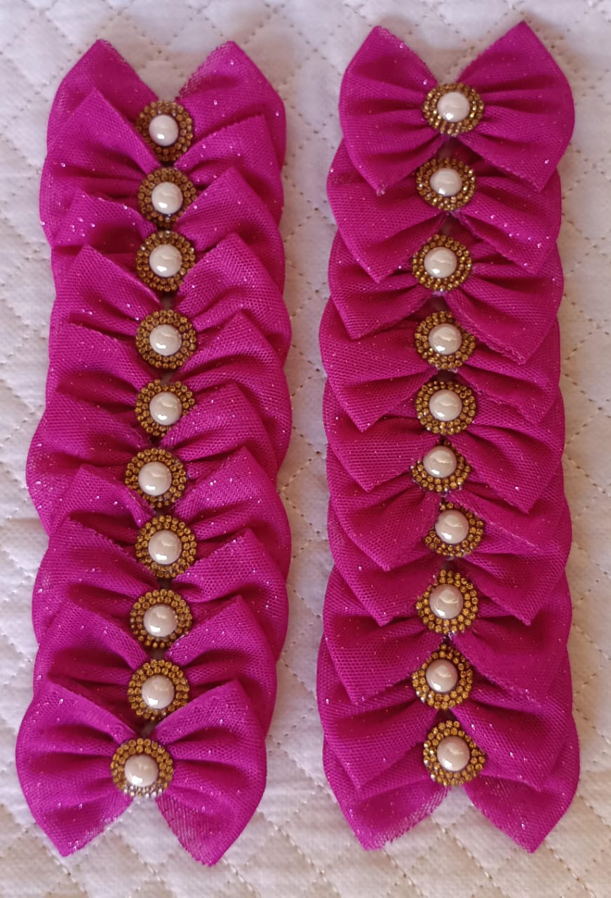 Lacinhos magenta com detalhes em pérola