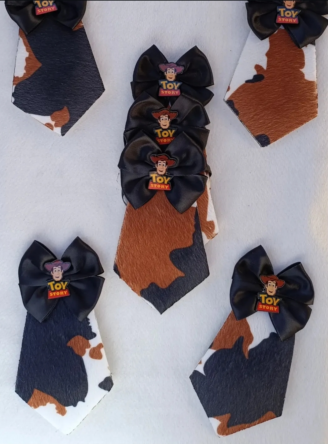 Bandanas e lacinhos com estampa inspirada em Toy Story